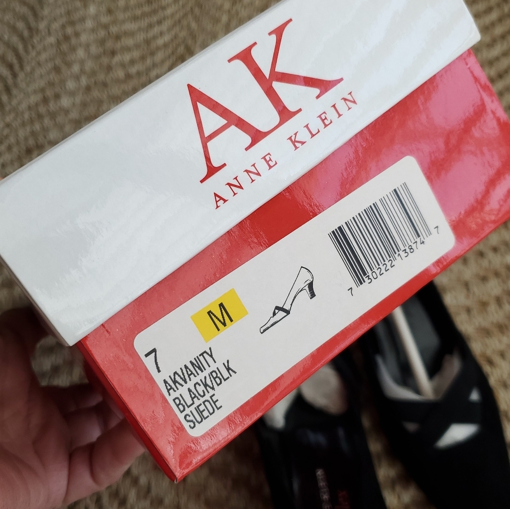 Anne Klein Women's Akvanity Black iflex Suede Heeled Shoe Size 7 - Picture 2 of 14